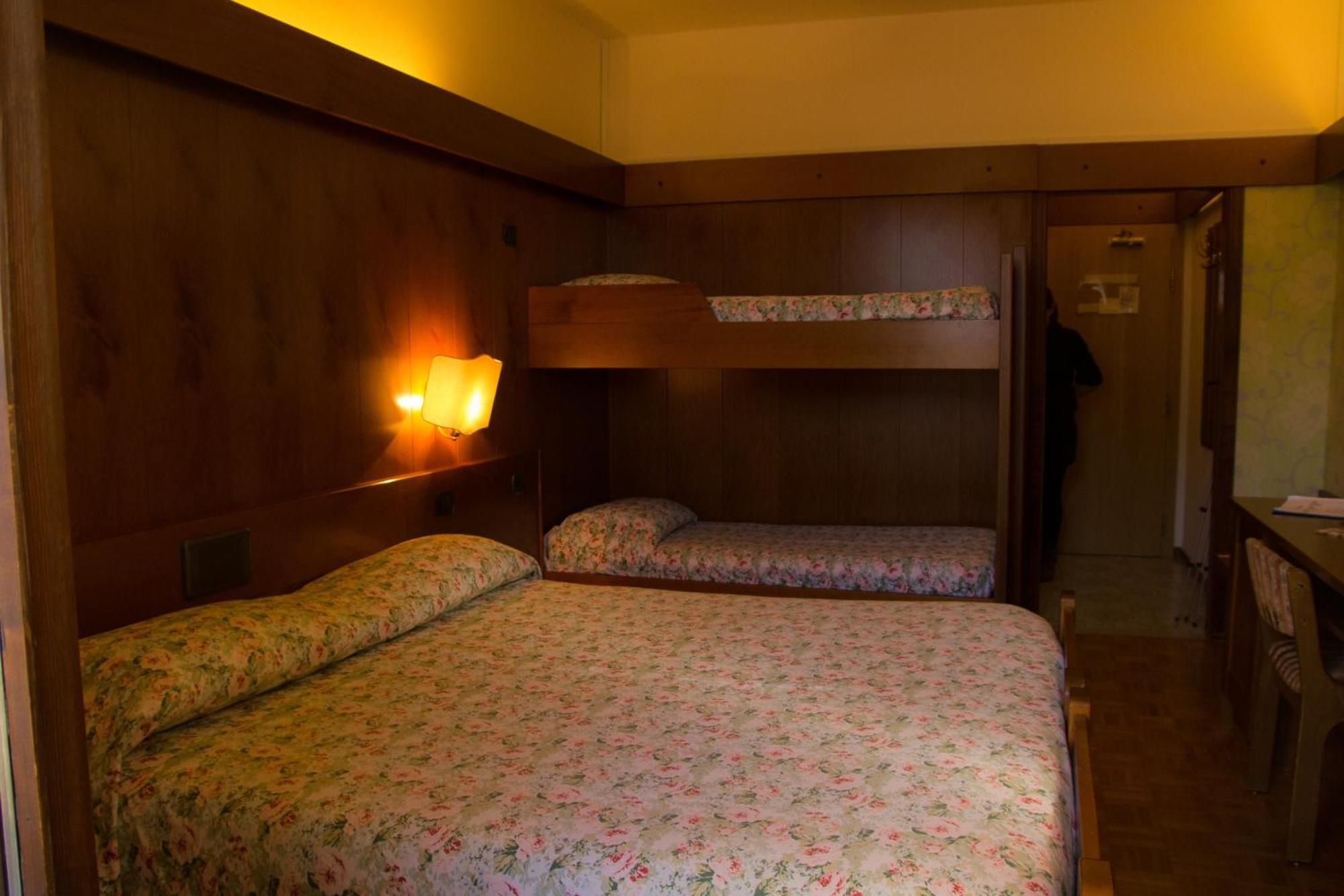 Hotel Carlone Breguzzo Phòng bức ảnh